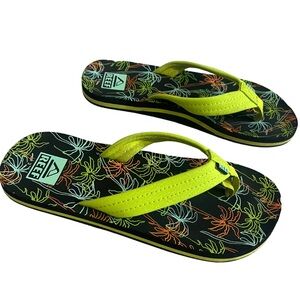 Boys Reef Black and Green Flip Flops
